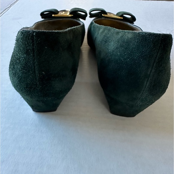 Classic Salvatore Ferragamo Dark Green Suede Bow Low Heel Pumps.Size 7 - Picture 5 of 10
